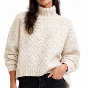 NWOT T Tahari Cream Cable knit turtleneck sweater, SZ M